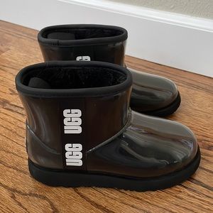 Ugg classic clear mini ll kids size 1